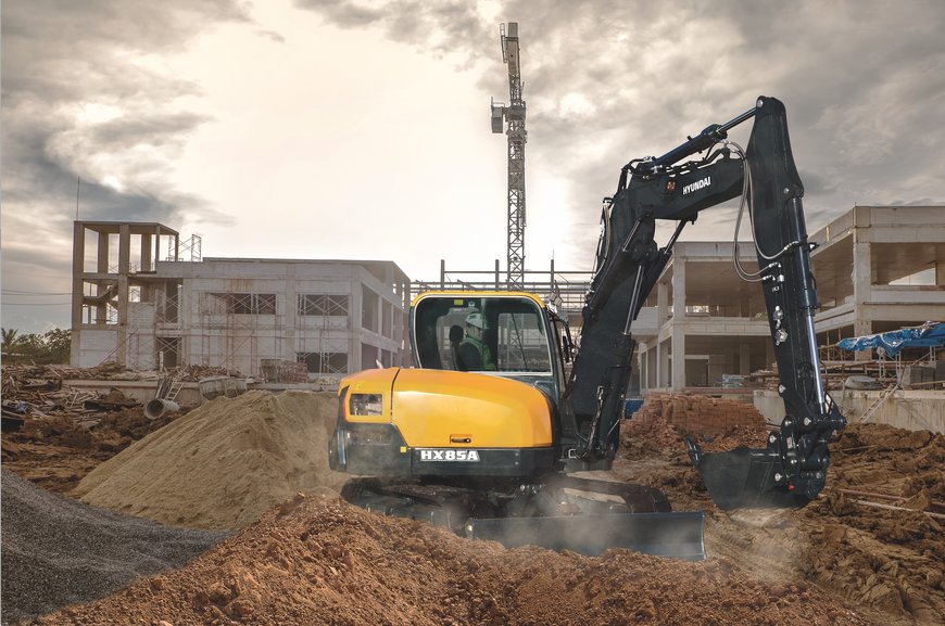Eccezionale potenza dal nuovo escavatore compatto midi Hyundai HX85A
